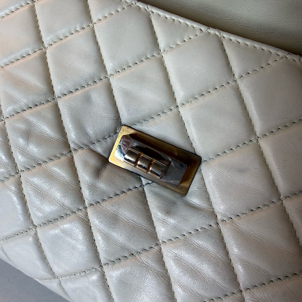 CHANEL Quilted Lambskin White Bag - Picture 10 of 17